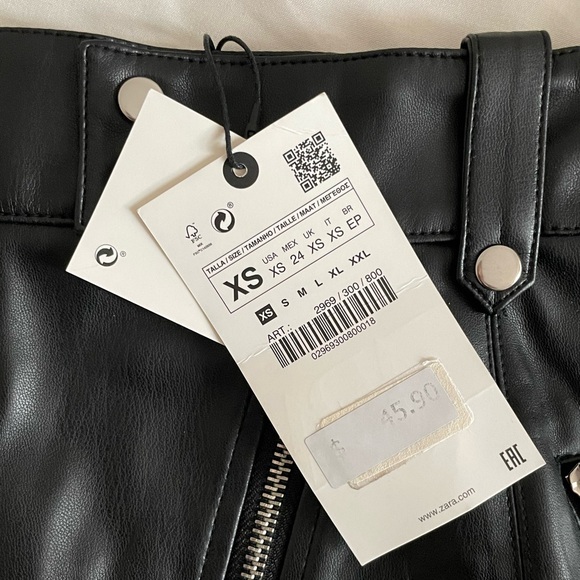🏴‍☠️ Black leather mini skirt // ZARA size: XS // NEW WITH TAGS 🏷️ - Picture 3 of 7